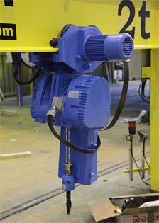 Low-headroom hoists